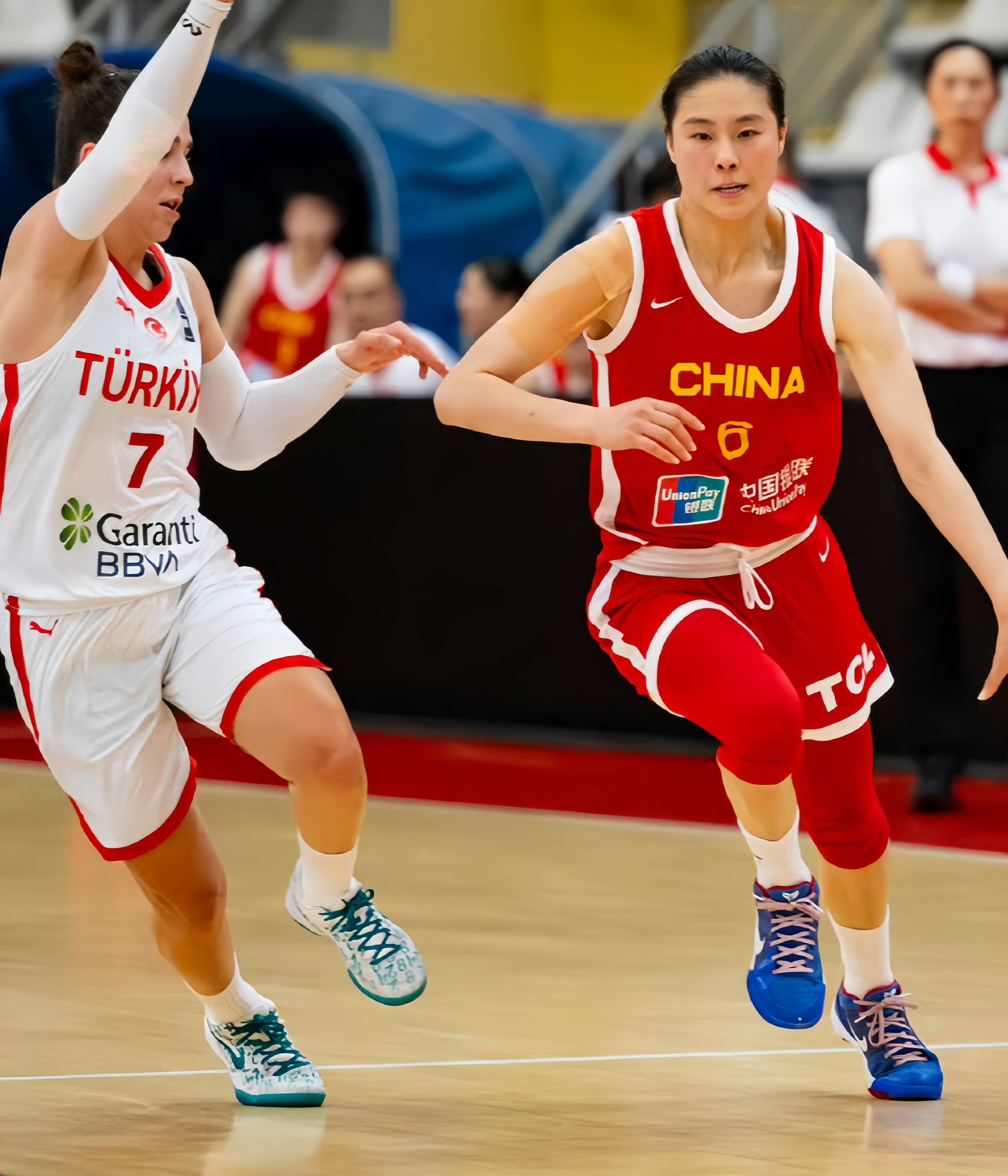 女篮篮板大幅领先很正常，罚球25中12有点说不(女篮领先32分被追分)