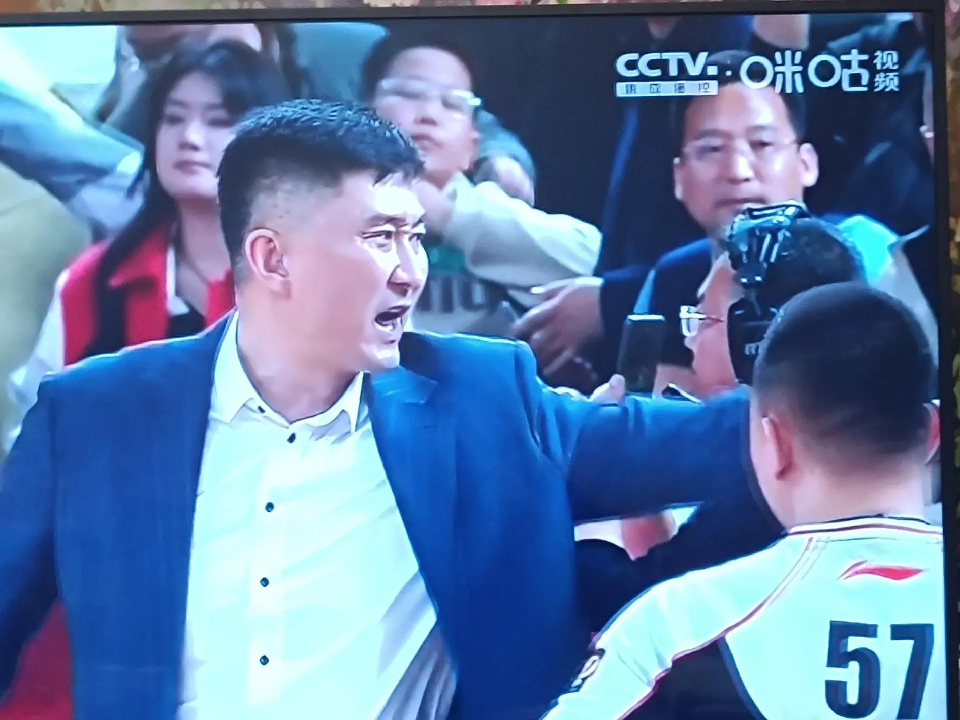 新利体育-黄翼主哨！深圳新鹏城补赛迎战武汉三镇，姜至鹏、张晓彬反戈旧主(9月28日山东泰山对深圳新鹏城)