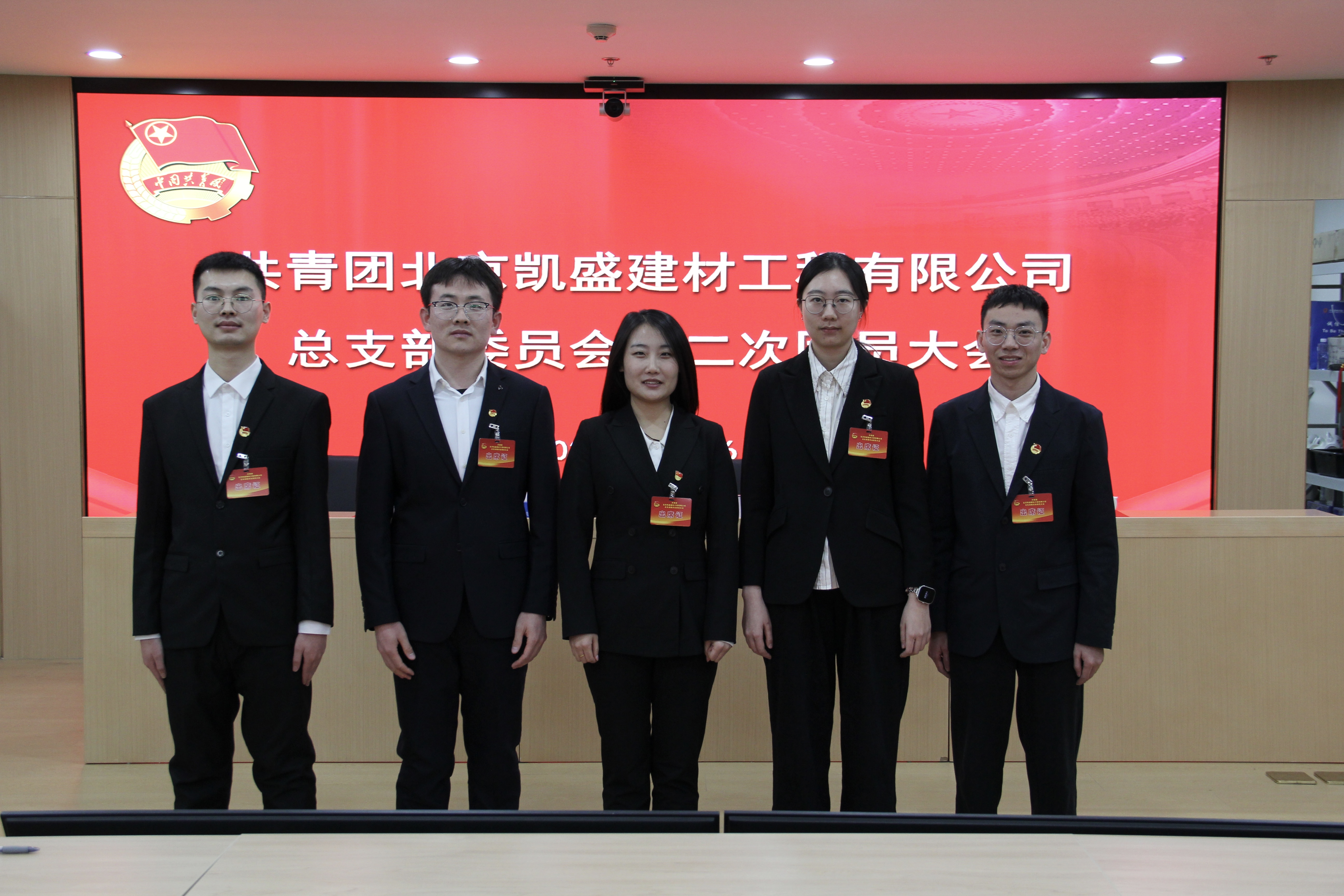 包含比赛结束后，双方队员们抱团庆祝属于他们的胜利的词条